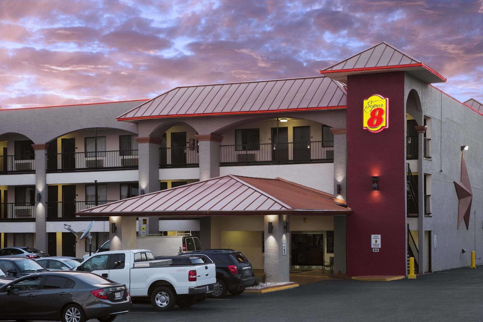 Super 8 By Wyndham Austin University/Downtown Area Motel Exterior photo