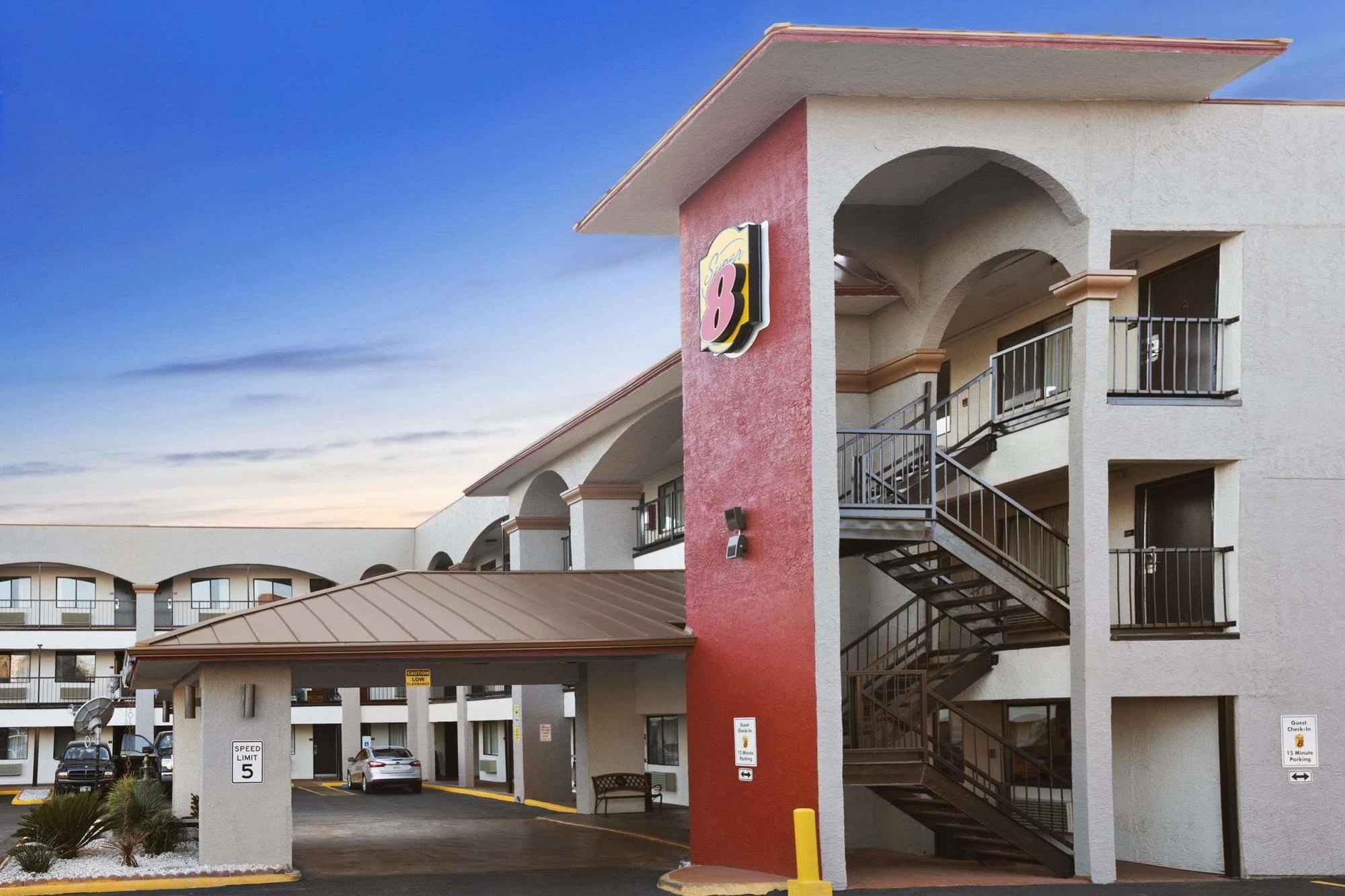 Super 8 By Wyndham Austin University/Downtown Area Motel Exterior photo